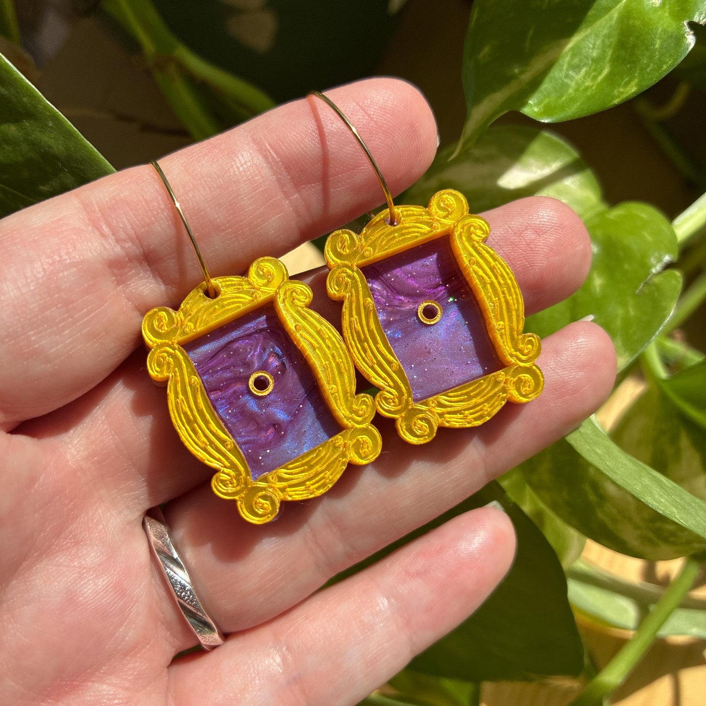 Pendientes fanart de Puerta inspirados en Friends, hechos a mano y ligeros. Ideal para fans de Friends