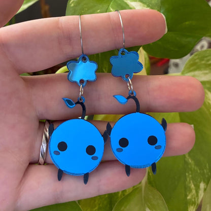 Pendientes acrílicos inspirados en Junimo. Hechos a mano en varios colores. Joyería gamer