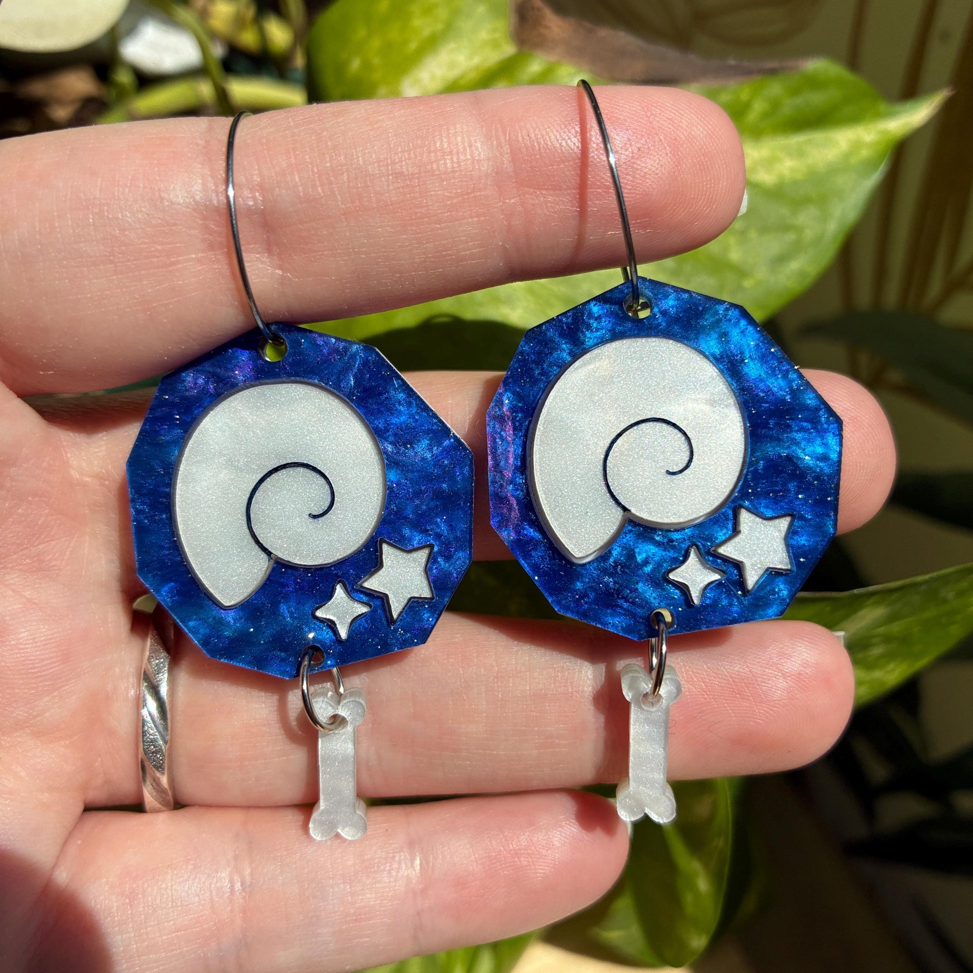 Pendientes con forma de fósil hechos a mano, inspirados en Animal Crossing