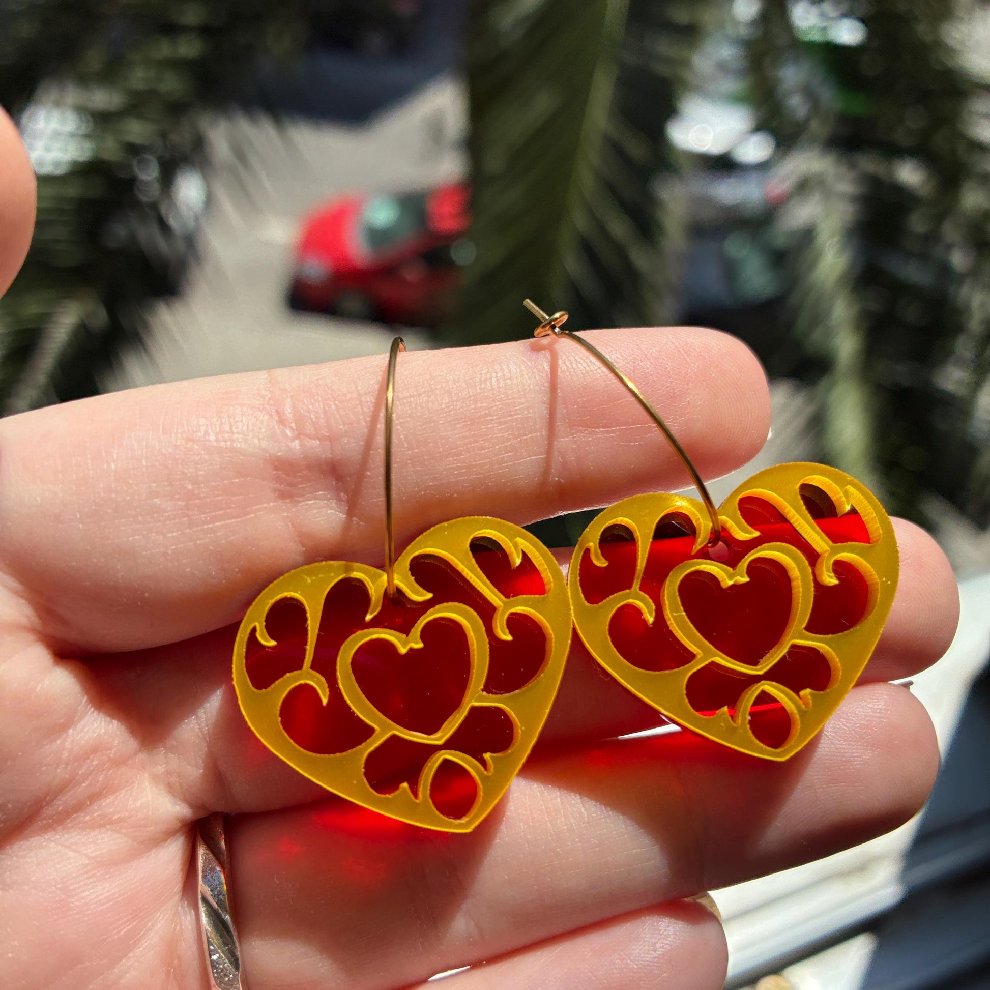Pendientes con forma de corazón inspirados en Zelda. Hechos a mano y muy ligeros.
