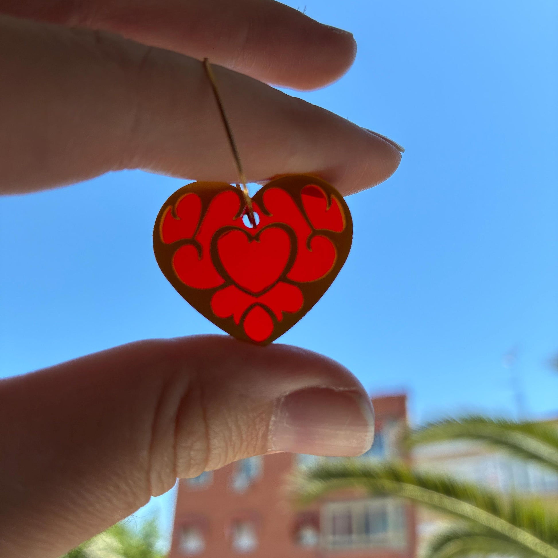 Pendientes con forma de corazón inspirados en Zelda. Hechos a mano y muy ligeros.