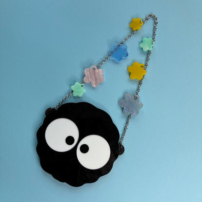 Colgante de pared con forma de bola de hollín inspirado en Susuwatari hecho a mano