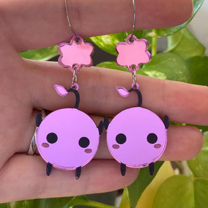 Pendientes acrílicos inspirados en Junimo. Hechos a mano en varios colores. Joyería gamer