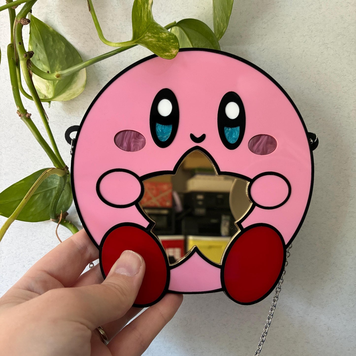 Colgante de pared con espejo inspirado en Kirby. Hecho a mano.