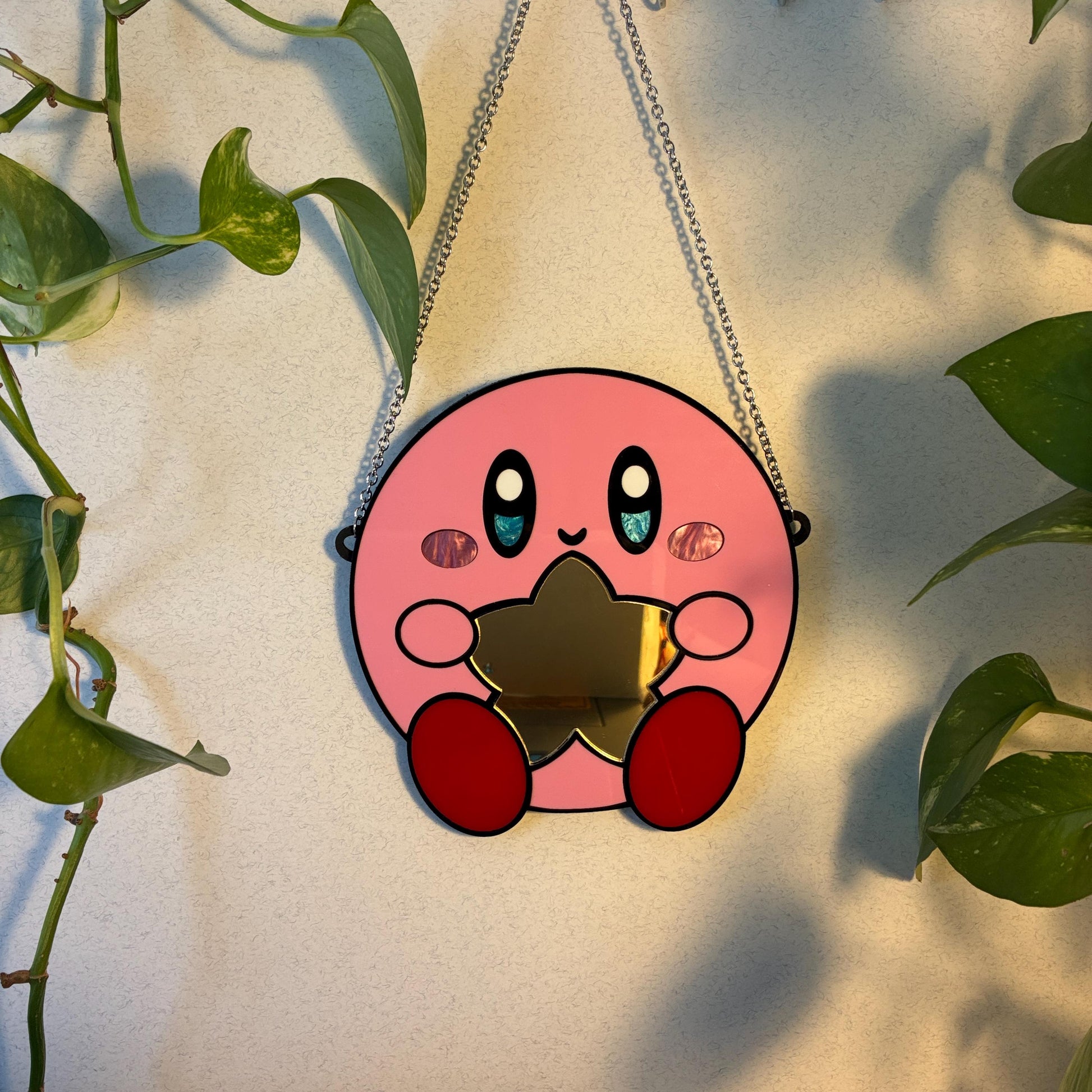 Colgante de pared con espejo inspirado en Kirby. Hecho a mano.