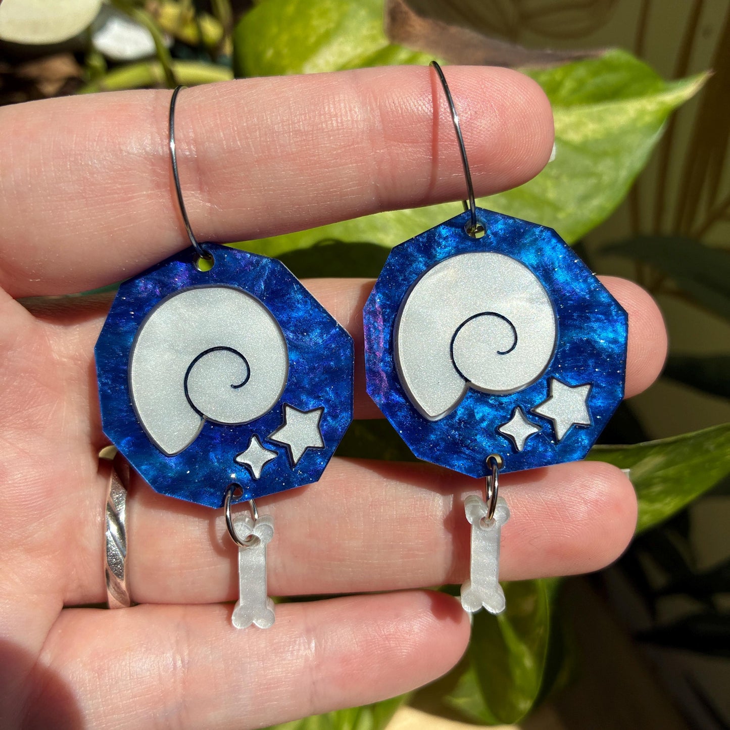 Pendientes con forma de fósil hechos a mano, inspirados en Animal Crossing