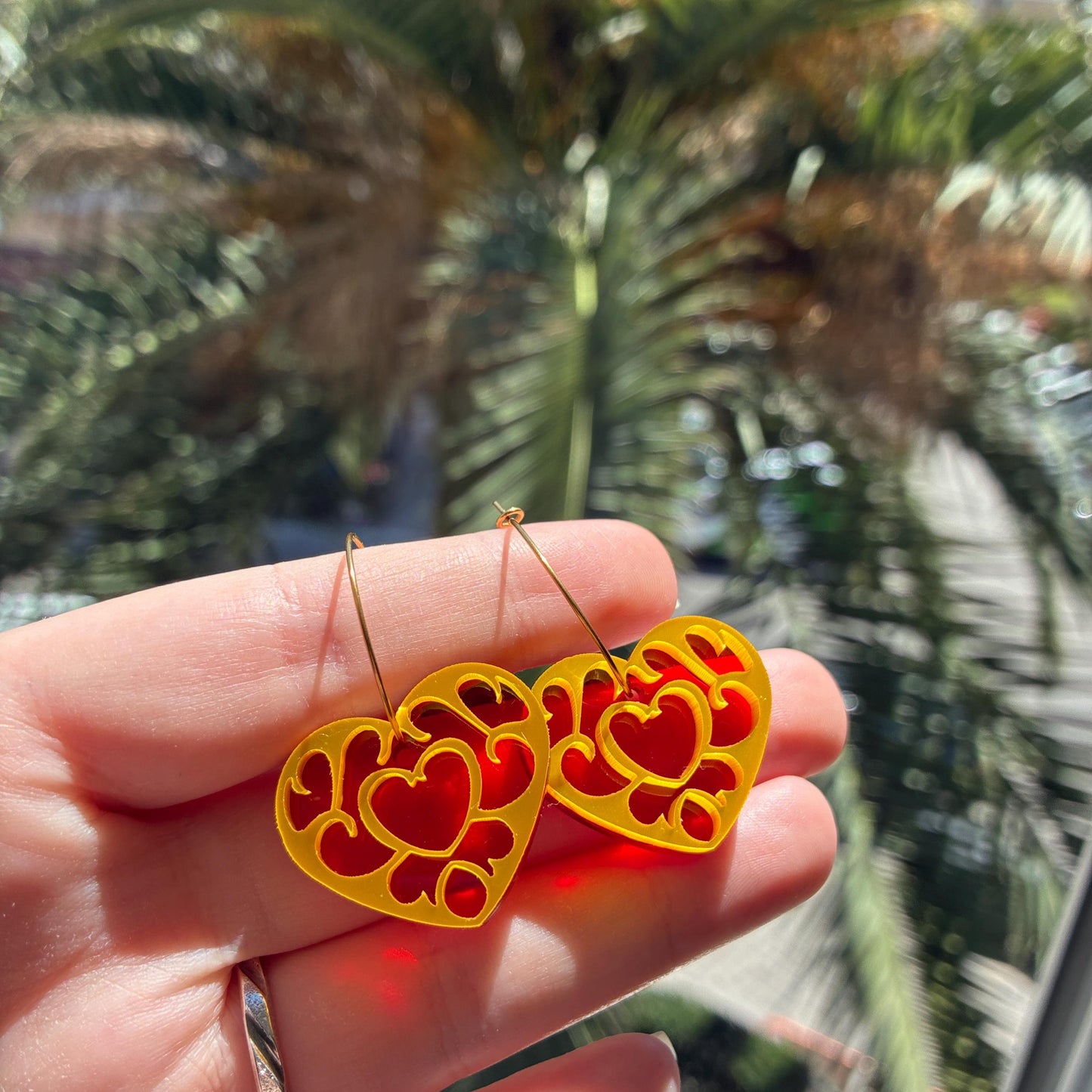 Pendientes con forma de corazón inspirados en Zelda. Hechos a mano y muy ligeros.