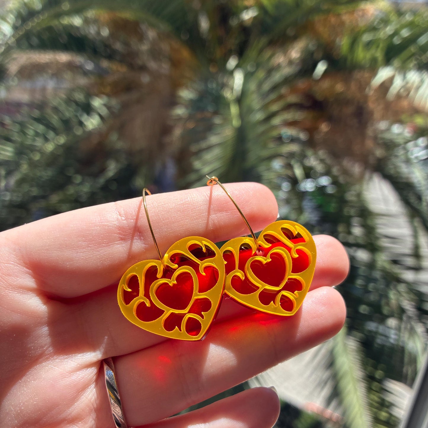 Pendientes con forma de corazón inspirados en Zelda. Hechos a mano y muy ligeros.