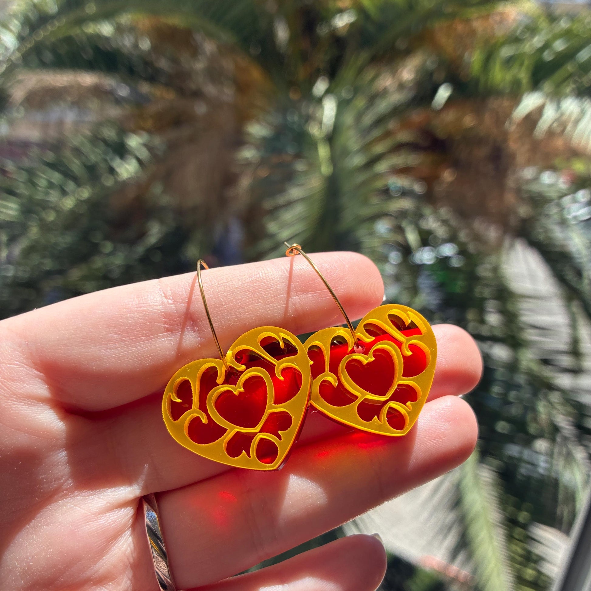 Pendientes con forma de corazón inspirados en Zelda. Hechos a mano y muy ligeros.