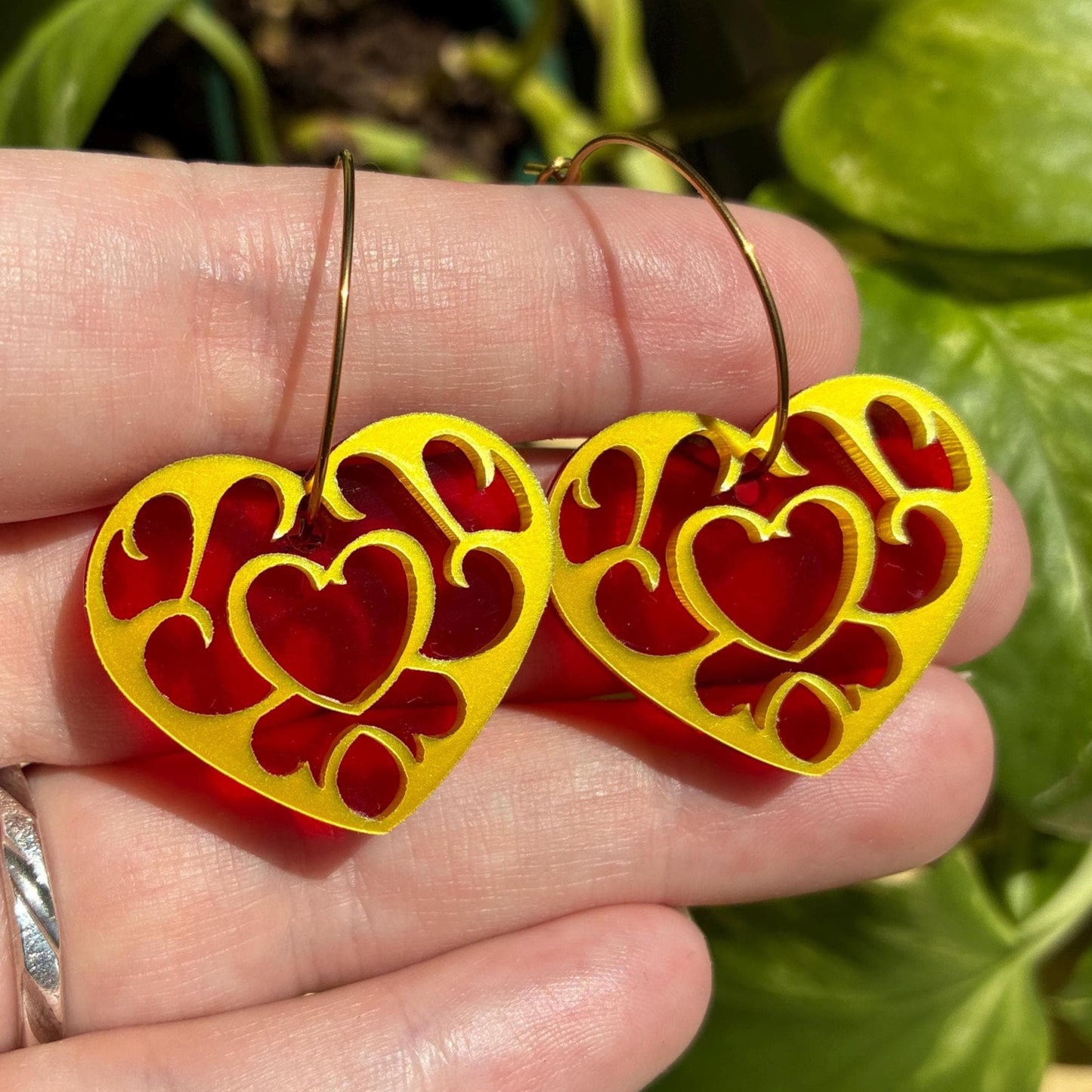 Pendientes con forma de corazón inspirados en Zelda. Hechos a mano y muy ligeros.