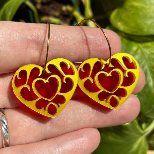 Pendientes con forma de corazón inspirados en Zelda. Hechos a mano y muy ligeros.