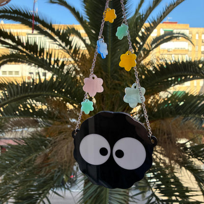 Colgante de pared con forma de bola de hollín inspirado en Susuwatari hecho a mano