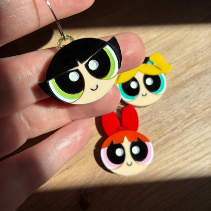 Pendientes fanart de Las Supernenas, hechos a mano y ligeros. Ideal para fans de The Powerpuff Girls. Montados y pintados a mano.