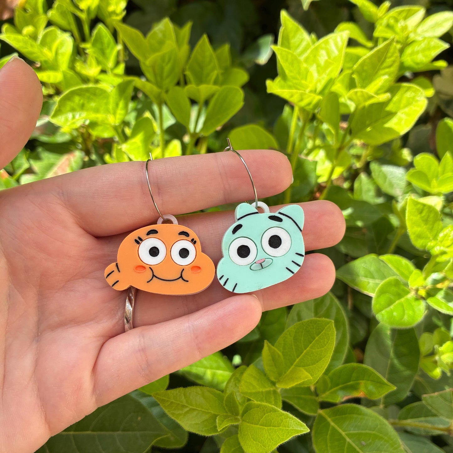Pendientes fanart de Gumball, hechos a mano y ligeros. Ideal para fans y colecciones cartoon