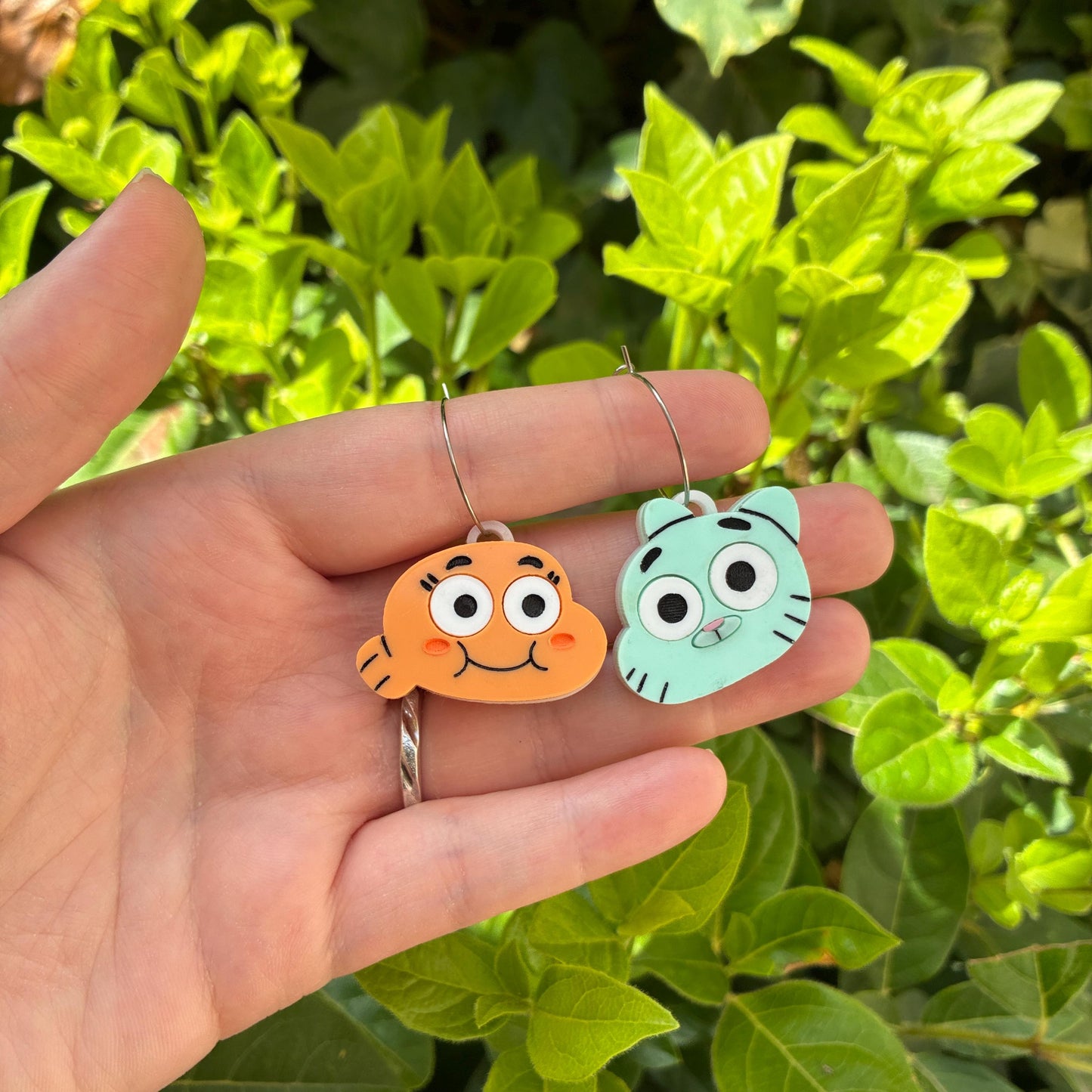 Pendientes fanart de Gumball, hechos a mano y ligeros. Ideal para fans y colecciones cartoon