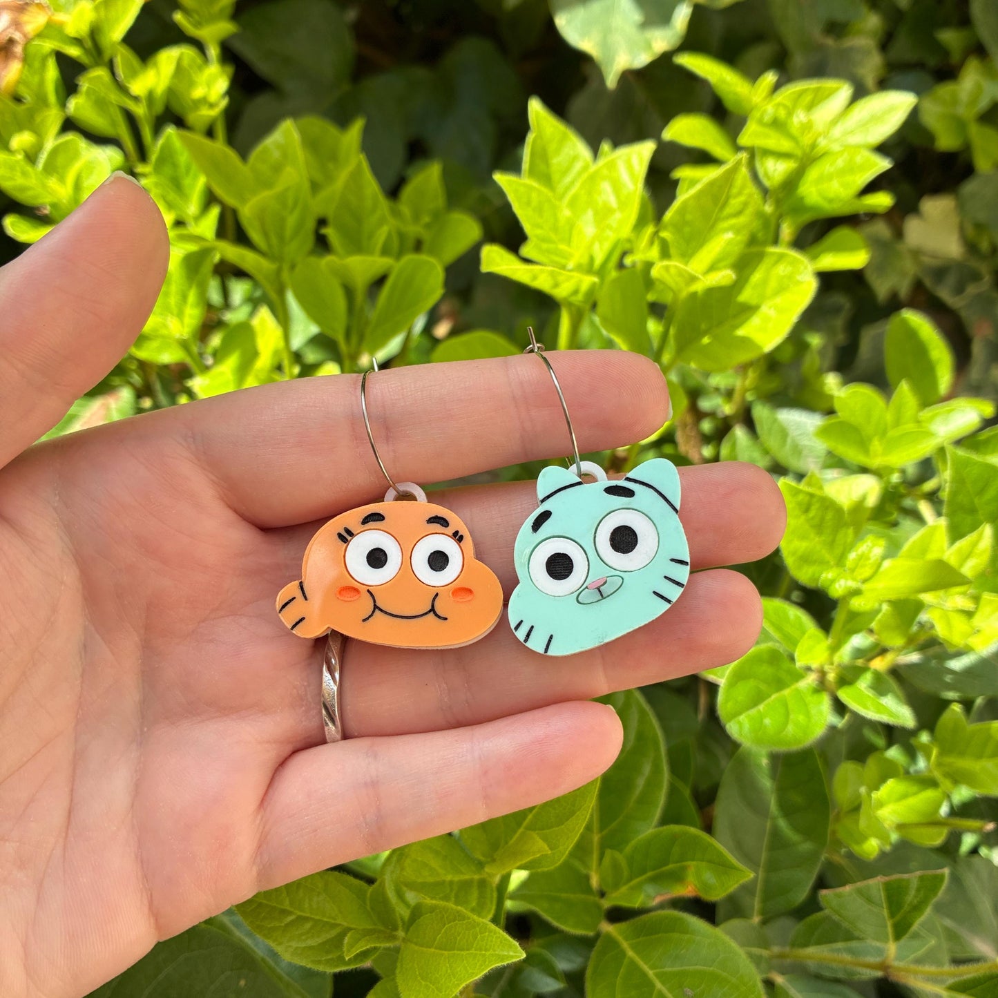 Pendientes fanart de Gumball, hechos a mano y ligeros. Ideal para fans y colecciones cartoon