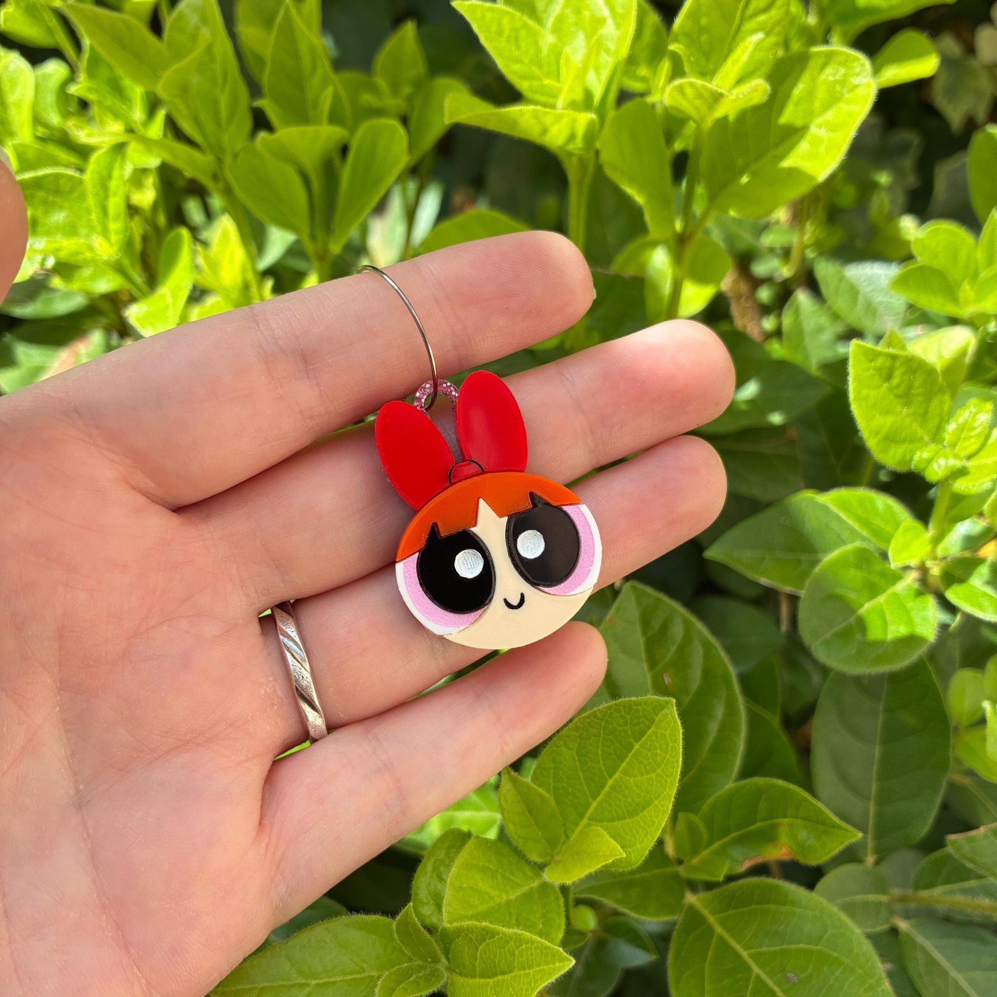 Pendientes fanart de Las Supernenas, hechos a mano y ligeros. Ideal para fans de The Powerpuff Girls. Montados y pintados a mano.