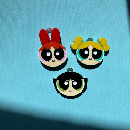 Pendientes fanart de Las Supernenas, hechos a mano y ligeros. Ideal para fans de The Powerpuff Girls. Montados y pintados a mano.