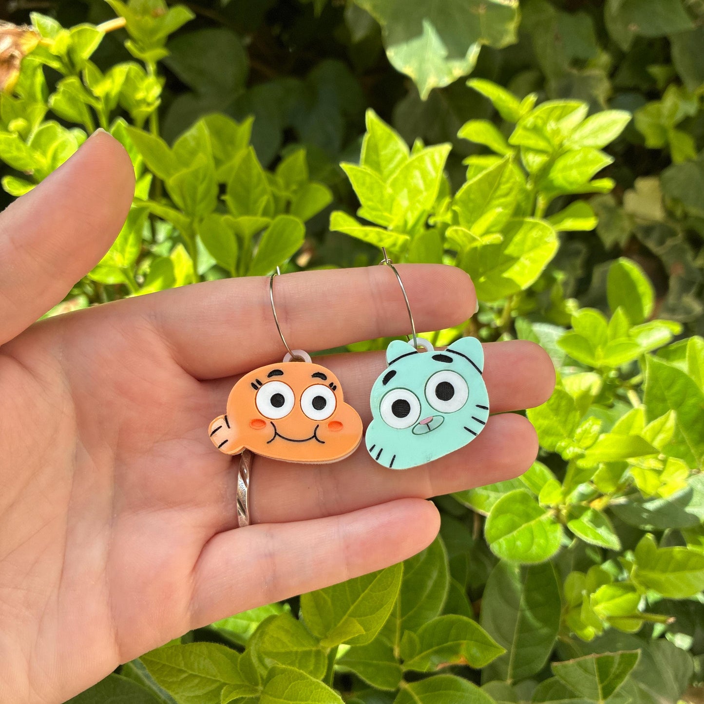 Pendientes fanart de Gumball, hechos a mano y ligeros. Ideal para fans y colecciones cartoon
