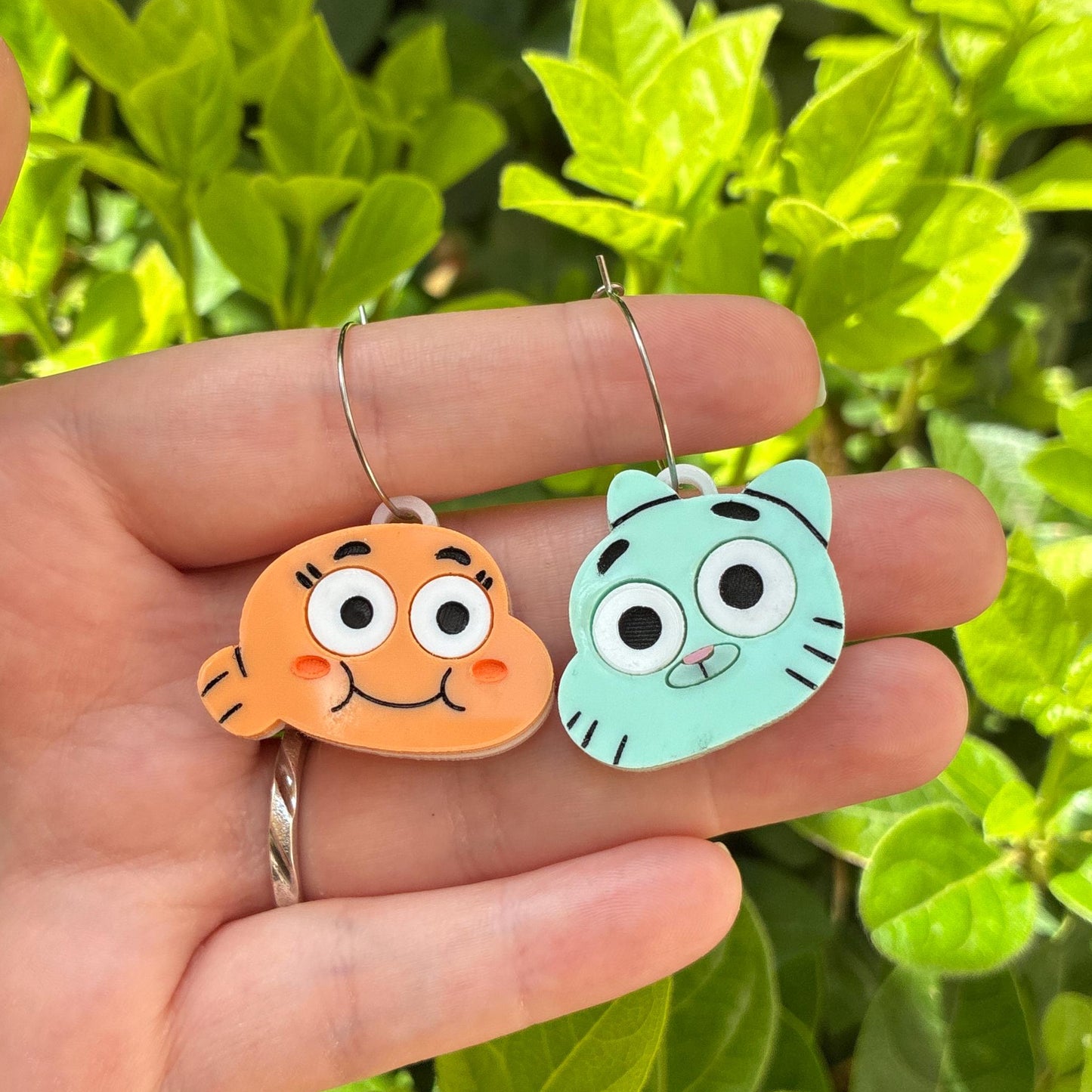 Pendientes fanart de Gumball, hechos a mano y ligeros. Ideal para fans y colecciones cartoon
