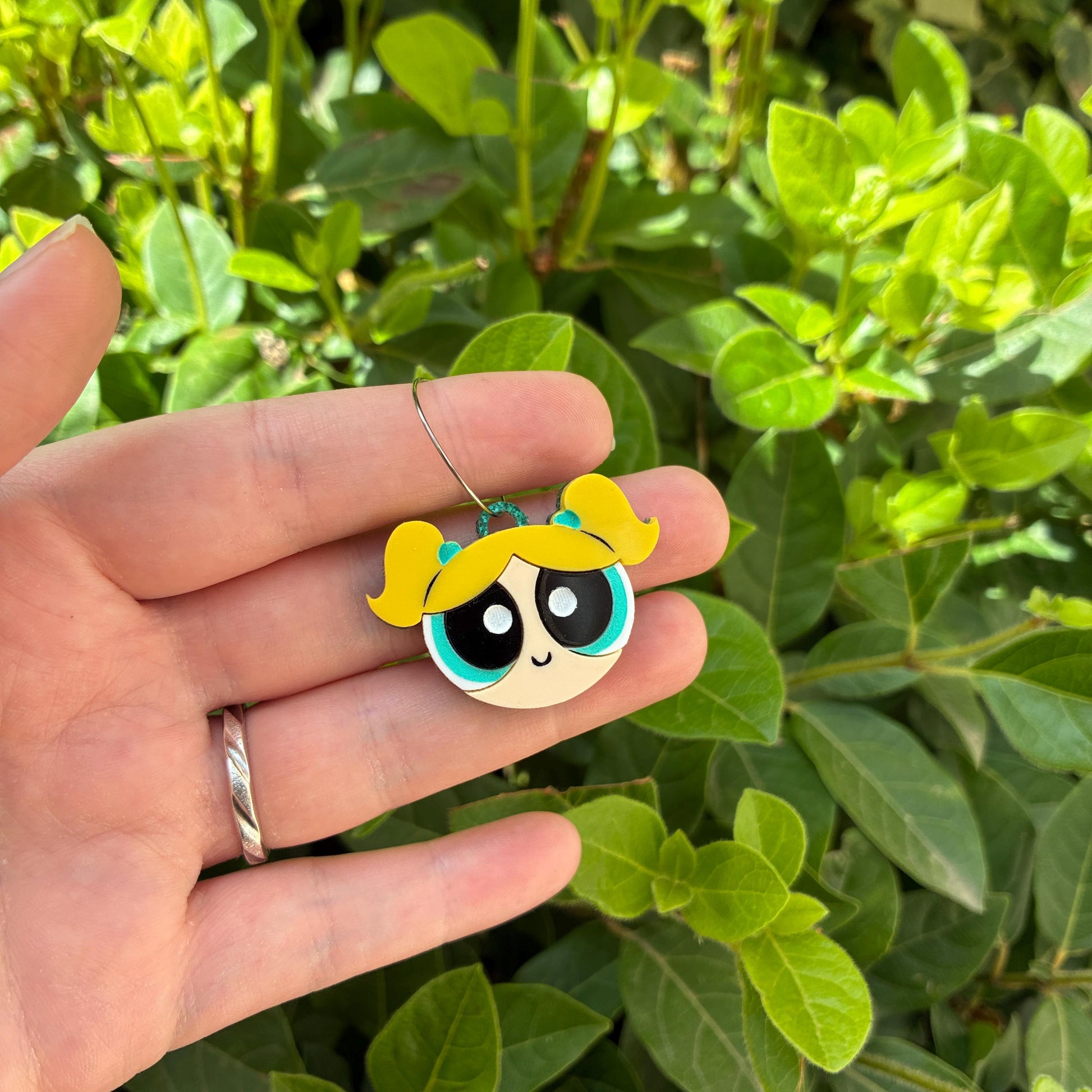 Pendientes fanart de Las Supernenas, hechos a mano y ligeros. Ideal para fans de The Powerpuff Girls. Montados y pintados a mano.